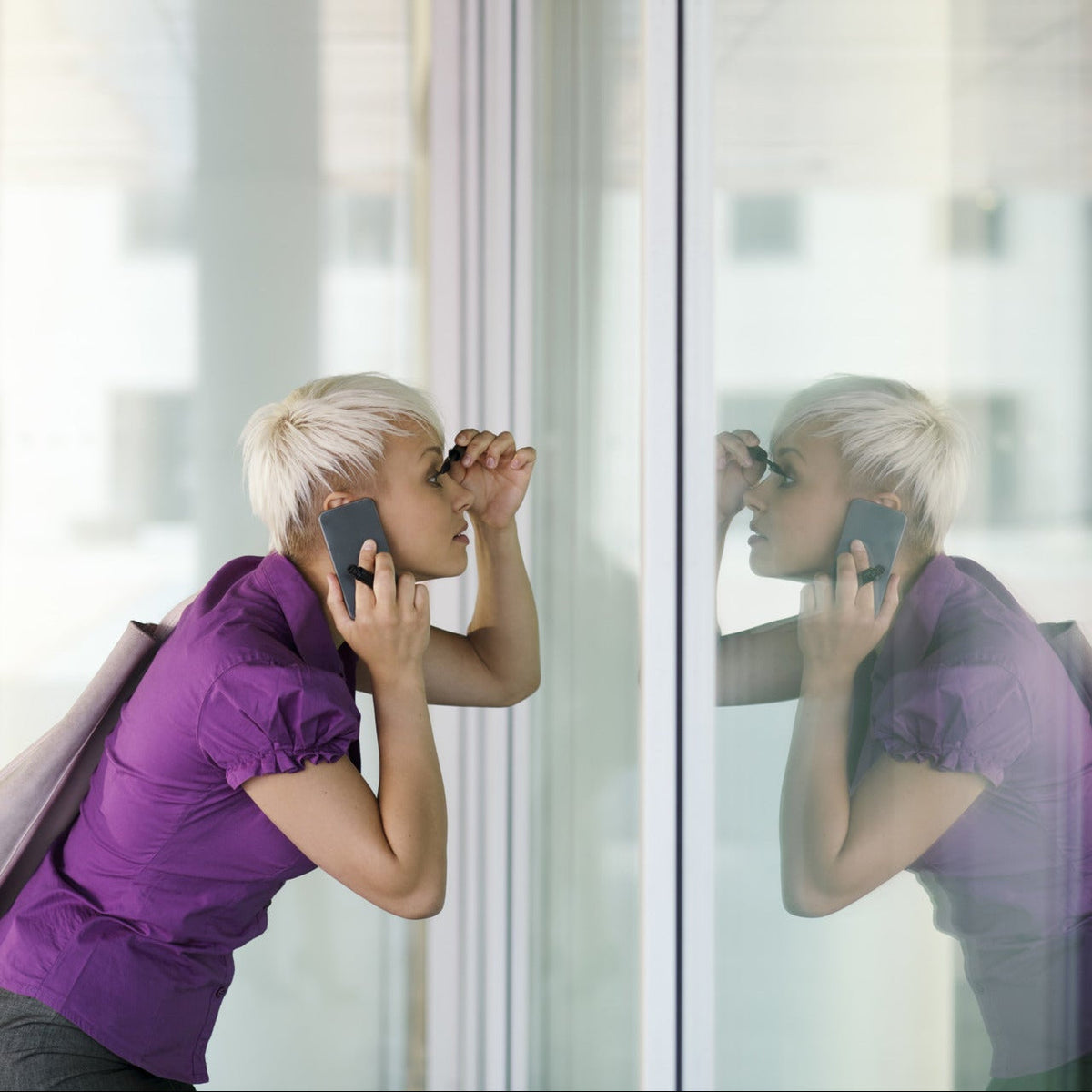 Vitrostatic Spiegelfolie als verspiegelte Fensterfolie, statisch haftend und mit Sichtschutz von außen