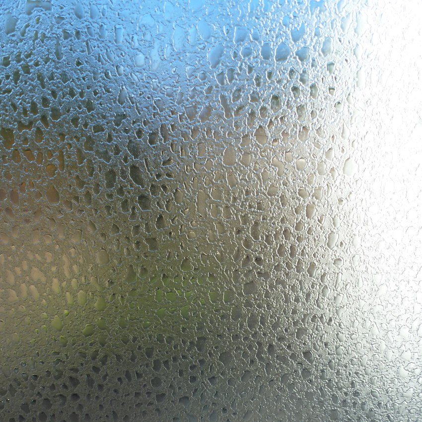 Vitrum Sichtschutzfolie mit transparenter Kunststoffoberfläche und geprägtem Wassertropfenmuster für Fenster