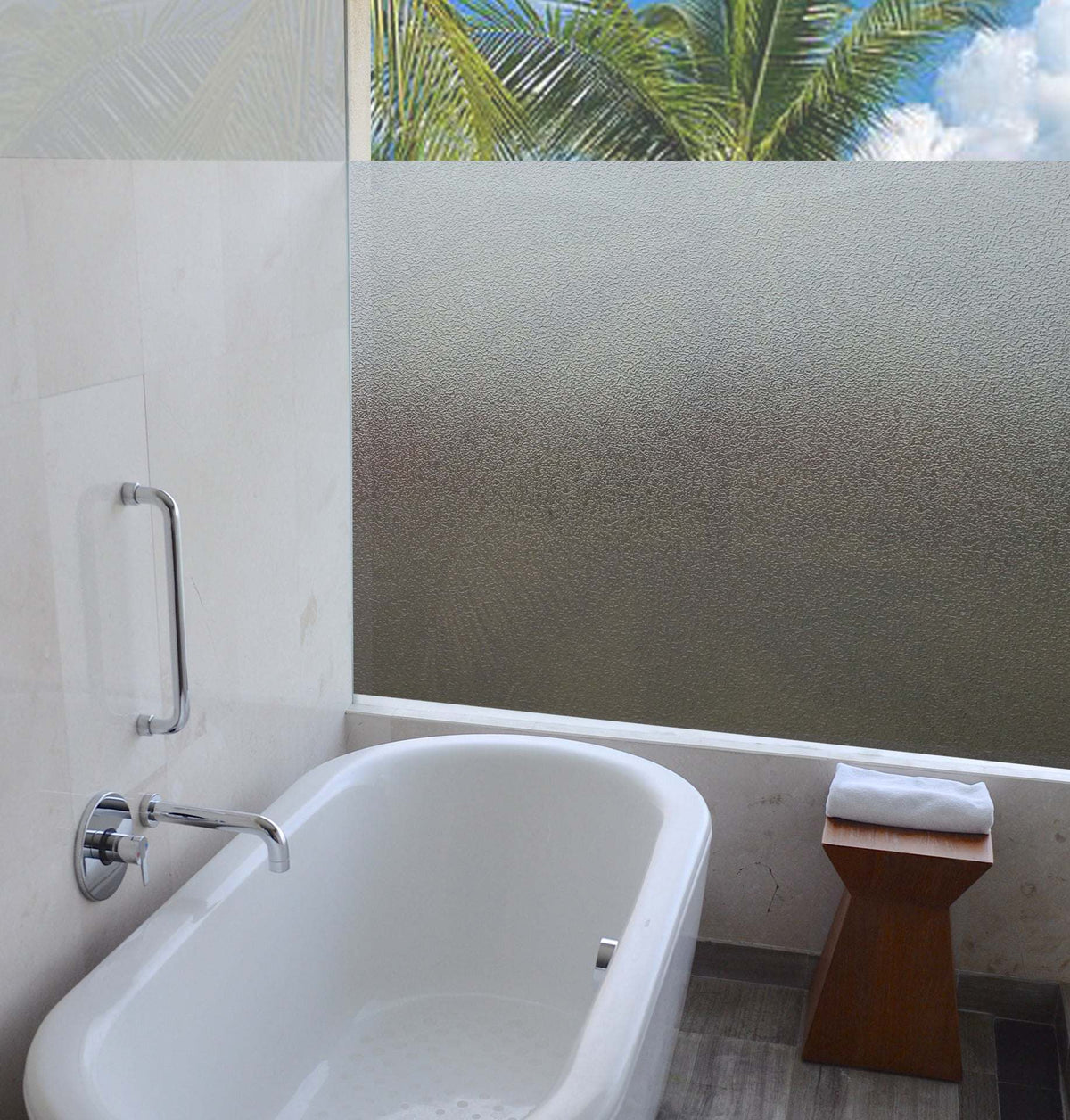 Vitrostatic Sichtschutzfolie in sandfarbener, strukturierter PVC-Optik mit blickdichtem Milchglaseffekt