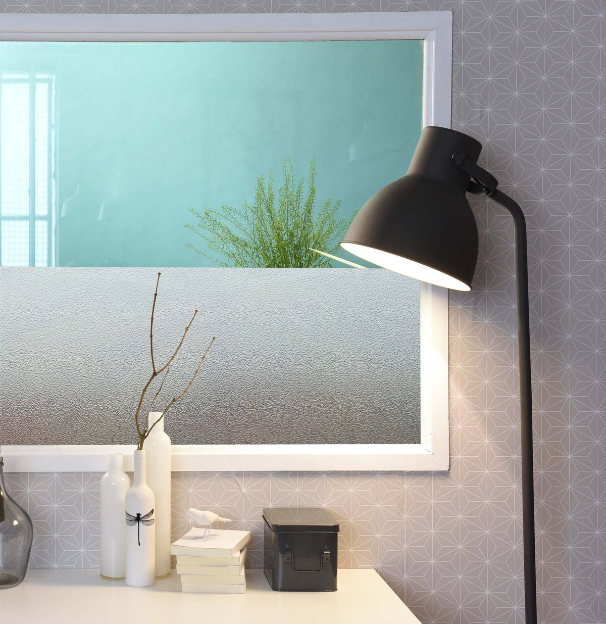 Vitrostatic Sichtschutzfolie in sandfarbener PVC-Struktur, blickdicht mit dezentem Milchglaseffekt für Fenster
