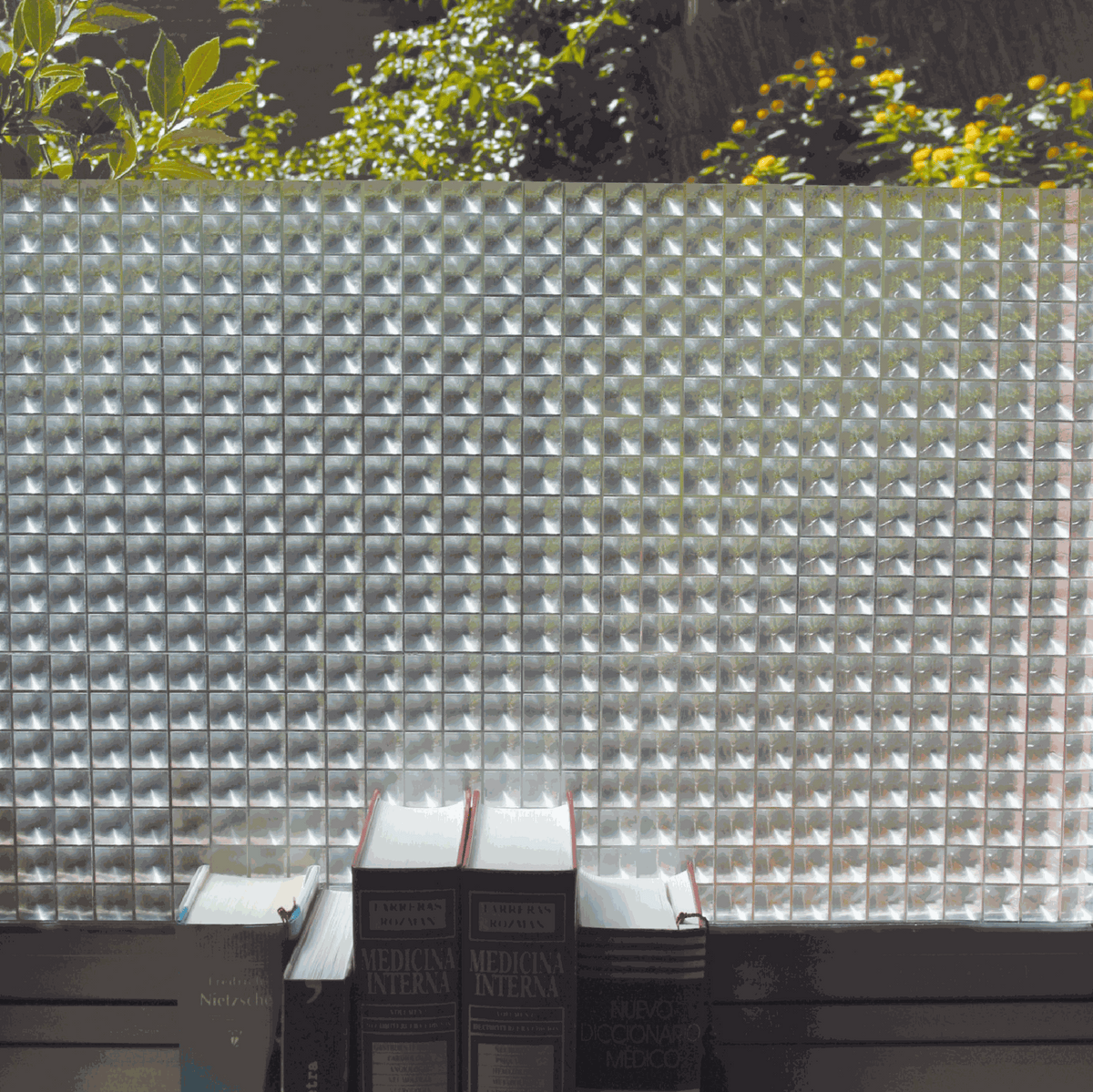 Vitrestatic Sichtschutzfolie Fenster mit geometrischem kantigem Muster, lichtdurchlässig und dekorativ für Privatsphäre