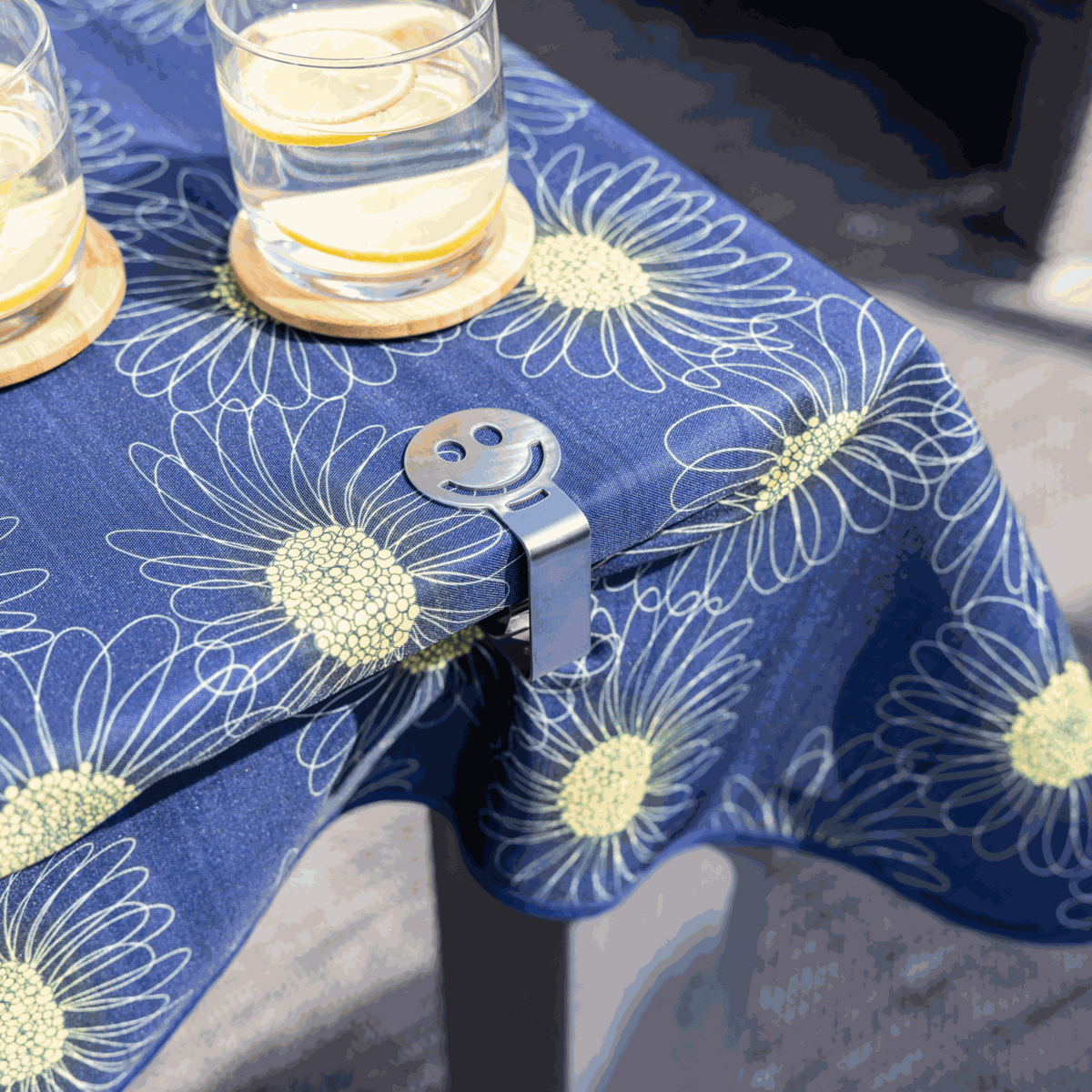 Tischtuchklammern Vénilia Set mit 4 Stück, halten Tischdecken sicher, geeignet für Innen- und Außenbereich, verschiedene Designs, einfache Anwendung