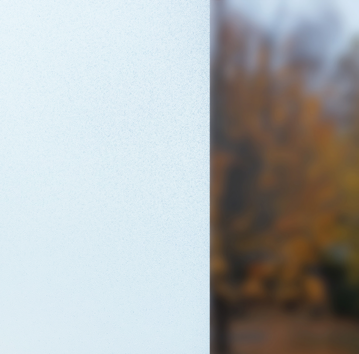 Vitrostatic Sichtschutzfolie in milchiger, matter Kunststoffoptik, statisch haftend und lichtdurchlässig mit verschwommener Sichtschutzwirkung