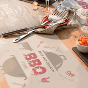 Tischset Food aus Kunststoff mit beigem Retro-Food-Motiv, roten Schriftzügen und rechteckiger Form