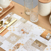 Tischset Weihnachten aus Kunststoff in Weiß und Beige mit winterlichen Schneeflocken- und Dekormotiven, rechteckig