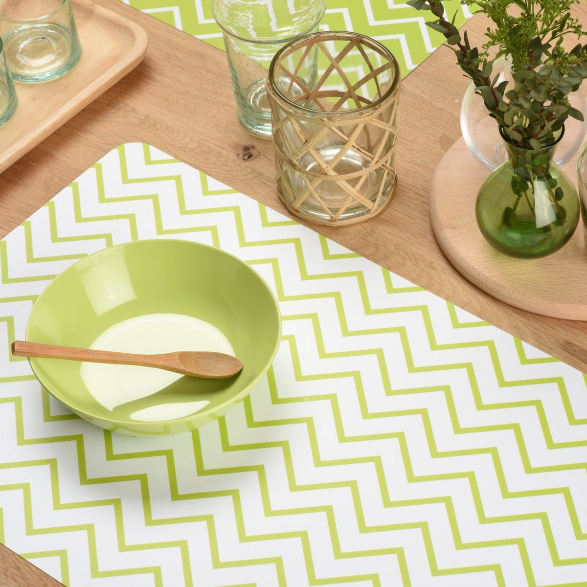 Rechteckiges Tischset Zigzag aus Kunststoff mit modernem Zickzack-Muster und pflegeleichter Oberfläche