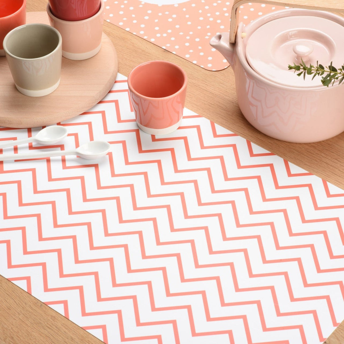 Rechteckiges Tischset Zigzag mit modernem Muster und pflegeleichter Oberfläche aus Polypropylen