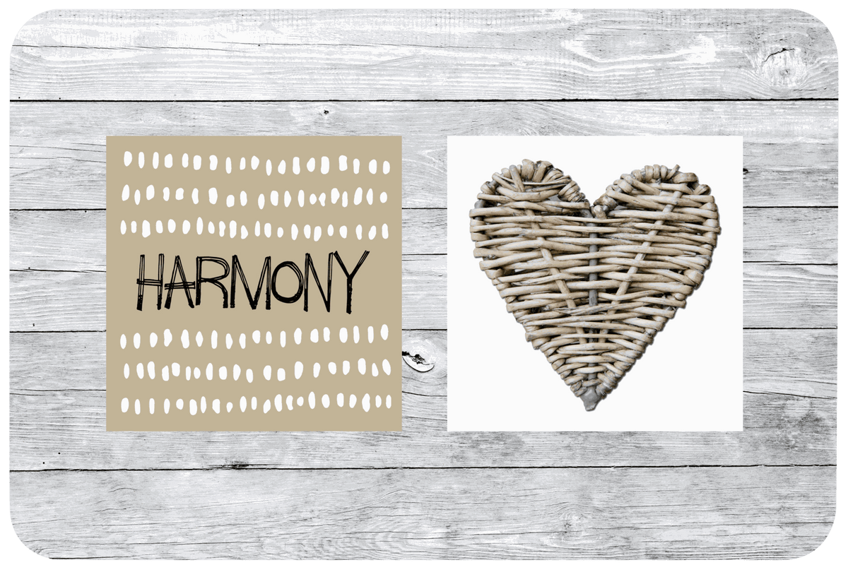 Tischset Message aus Kunststoff in Beige mit schwarzem Harmony-Schriftzug und weißem Punktmuster
