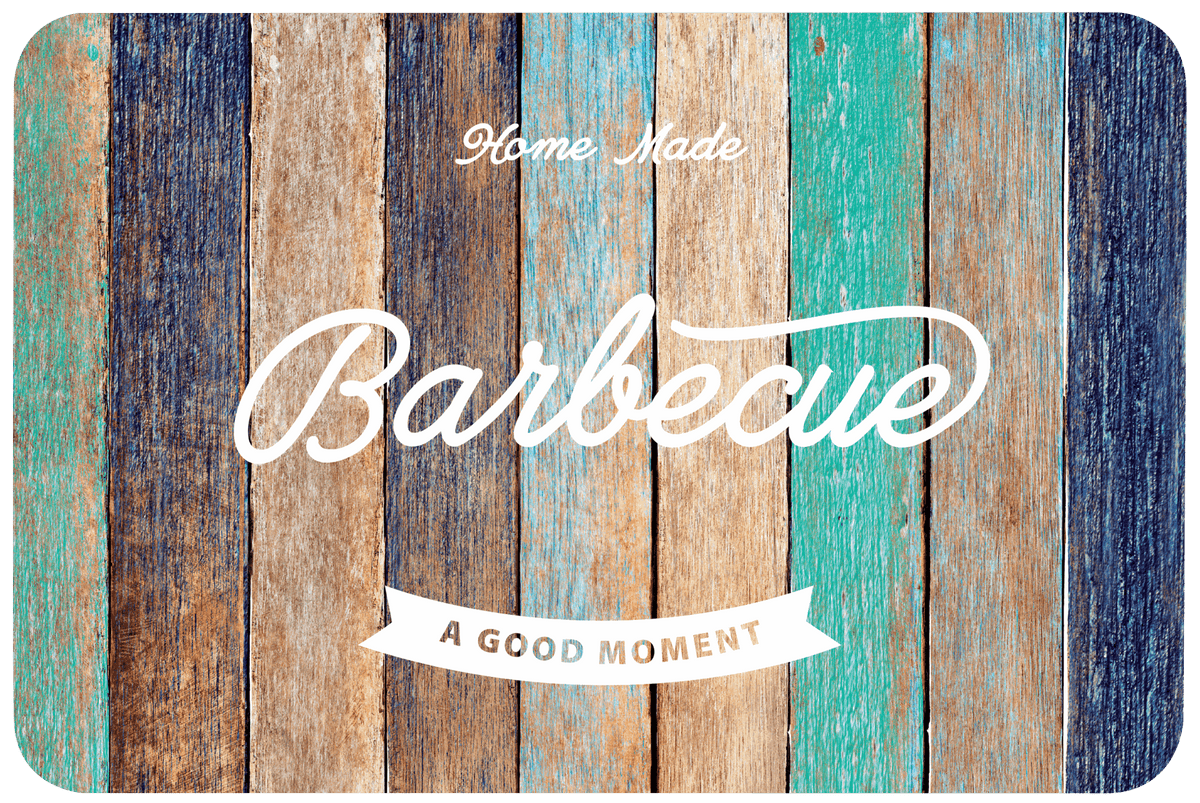 Tischset Food aus Kunststoff mit buntem Holzlattenmuster, Schriftzug „Barbecue“ und dekorativem Banner