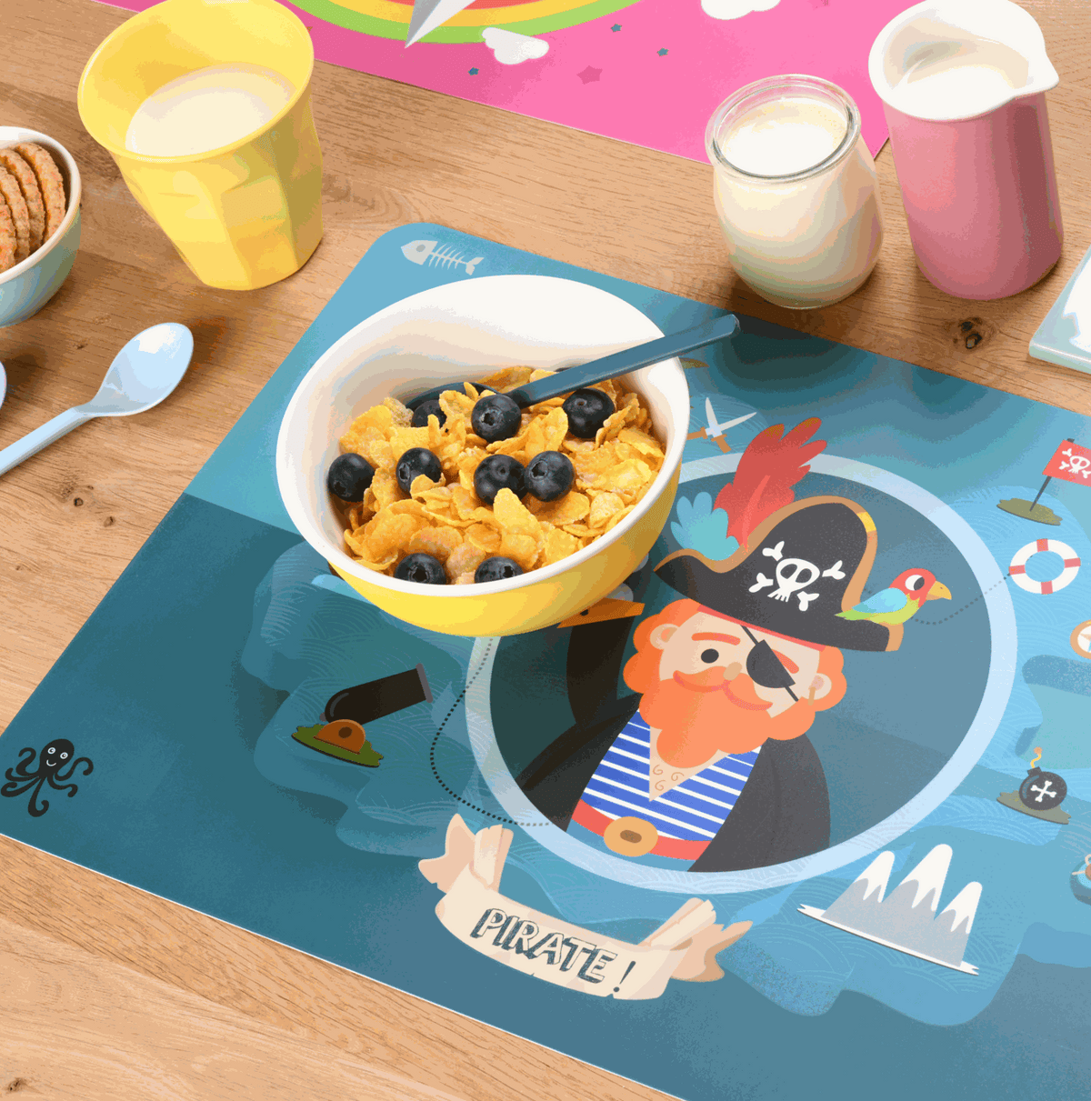 Tischset Kinder aus glattem Kunststoff mit farbenfrohem Piratenmotiv und rechteckiger Form, abwischbar