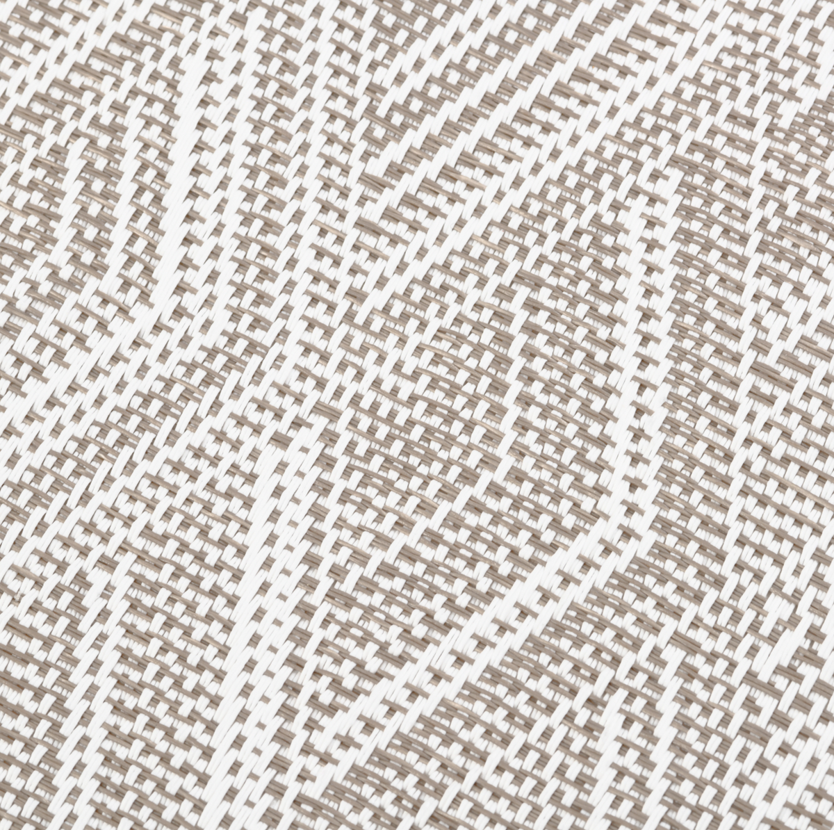 Gewebtes Tischset aus Polypropylen in Weiß und Beige mit dichtem, unregelmäßigem Webmuster und Streifenregeln