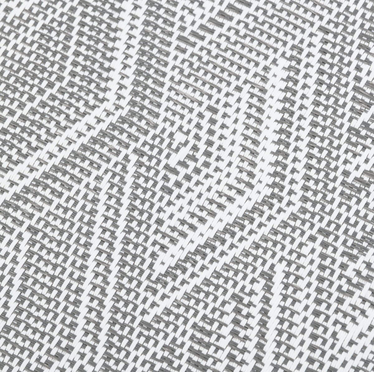 Gewebtes Tischset aus Polypropylen in Weiß und Grau mit dichtem Flechtmuster und geometrischen Streifen