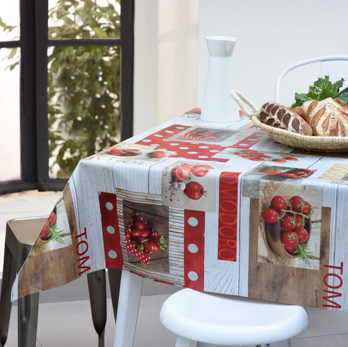 Wachstischdecke Vegetables aus abwischbarem Material mit Gemüse- und Obstmotiven in Rot, Weiß und Braun