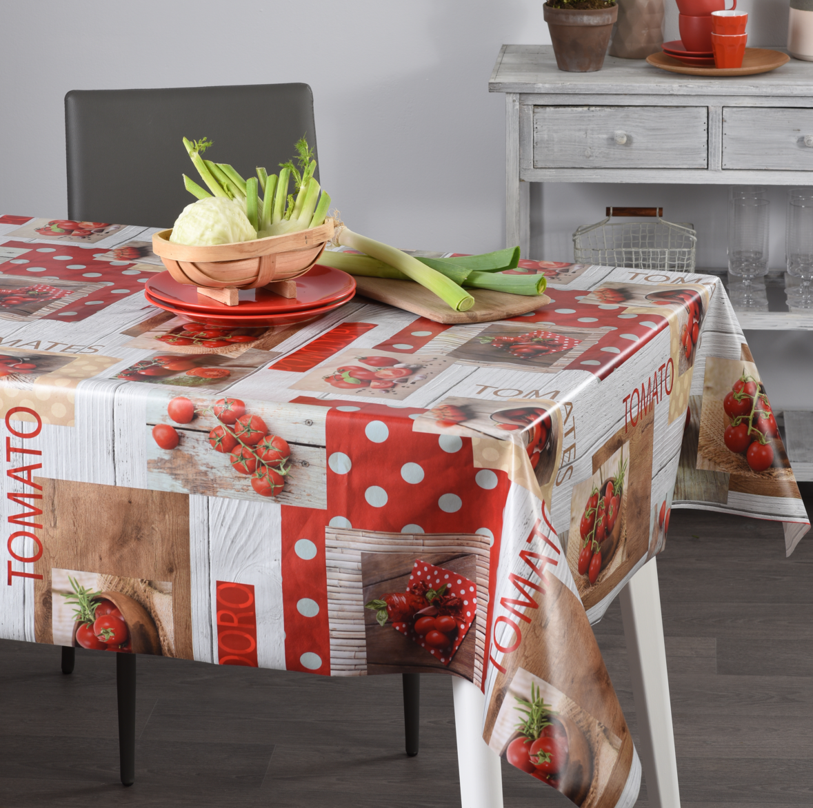 Wachstischdecke Vegetables mit Gemüse- und Tomatenmotiv, rot-weißes Patchwork-Design, abwischbare Oberfläche
