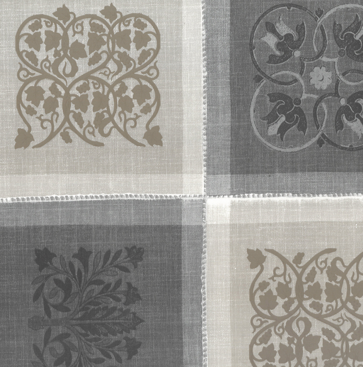 Wachstischdecke Premium Patchwork mit grauen und beigen Karos sowie floralen Ornamentmustern geschniegelt