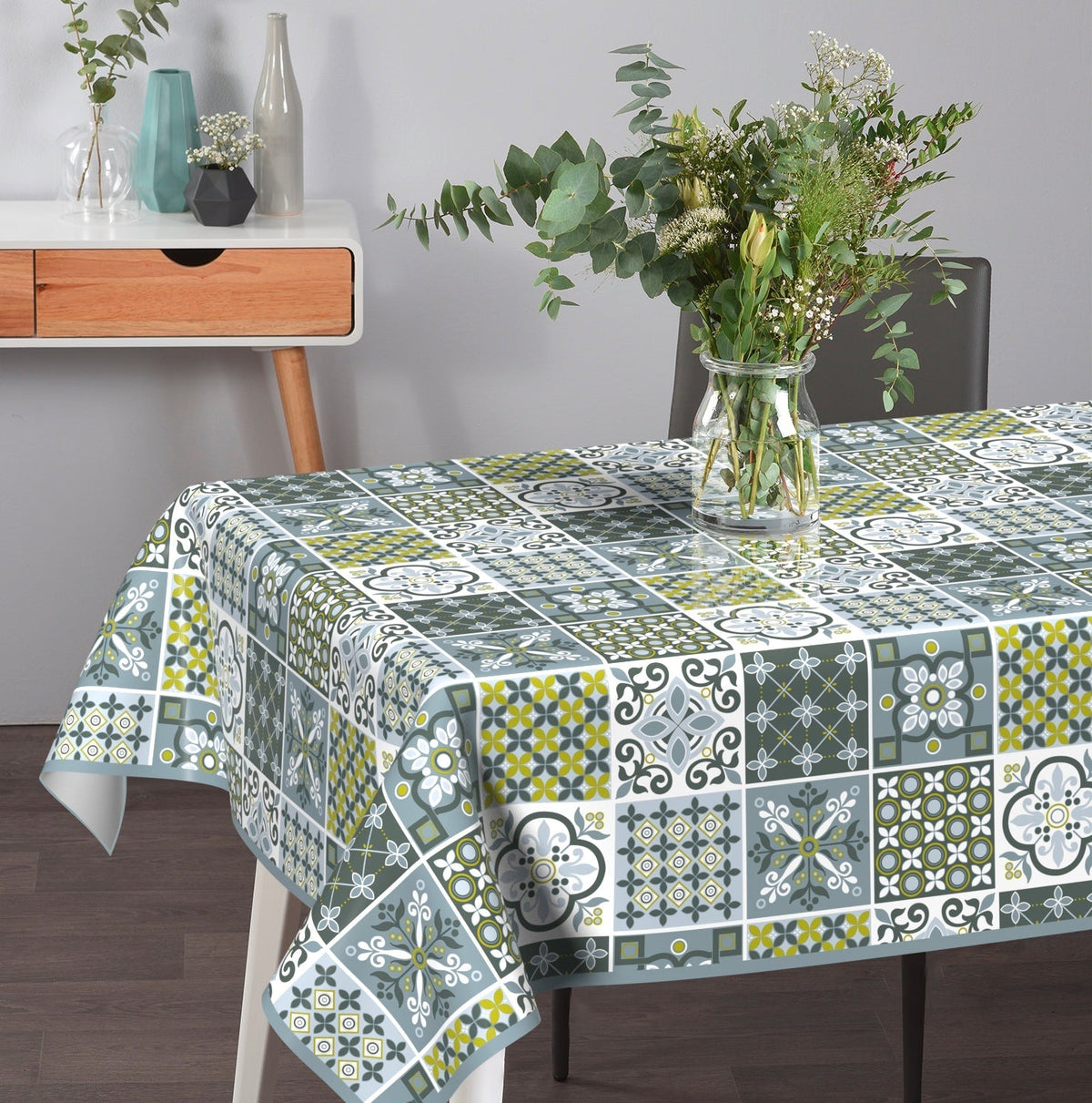 Wachstischdecke Patchwork aus abwischbarem Wachstuch mit grauem Fliesenmuster und ovaler Form