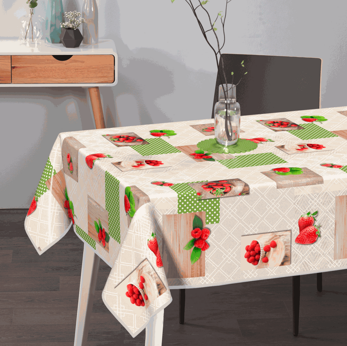 Wachstischdecke Fruits aus Kunststoff mit kariertem Muster und bunten Erdbeer- und Beerenmotiven, abwischbar