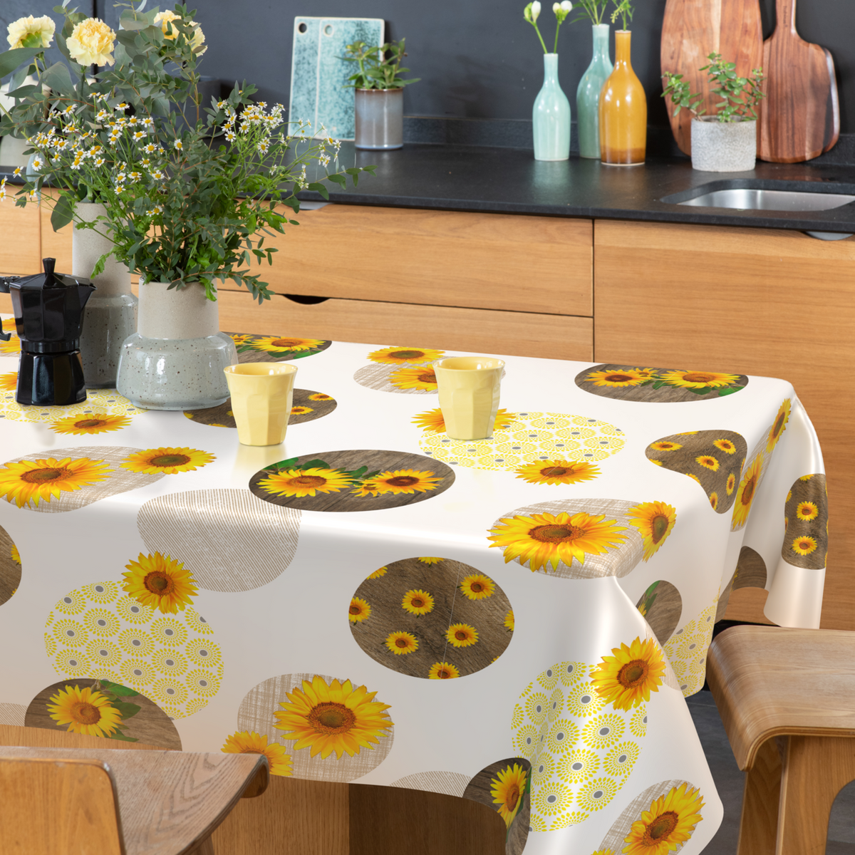 Wachstischdecke Blumen aus wasserabweisendem Wachstuch mit Sonnenblumen- und Blütenmuster, glatt und abwischbar