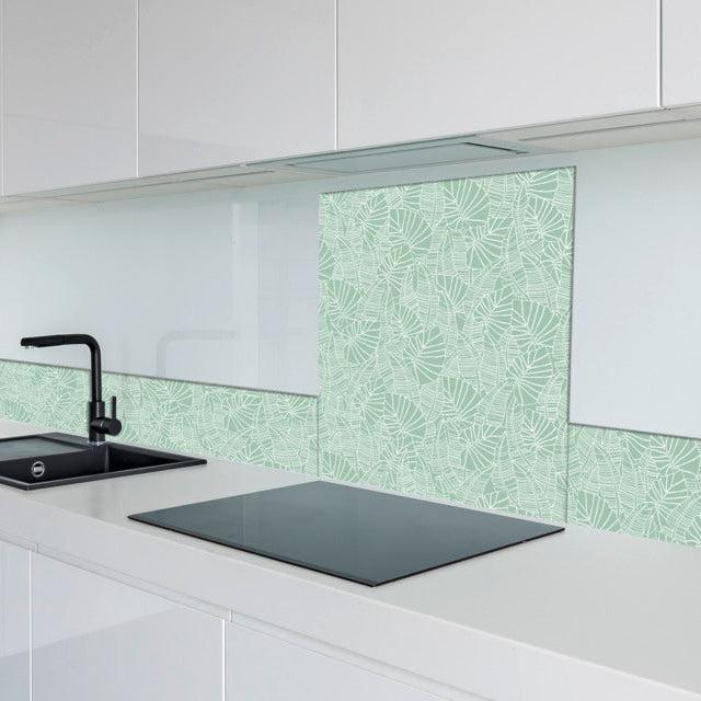 Küchenrückwand selbstklebend aus Aluminium in Mintgrün mit filigranem Blattmuster und glänzender Oberfläche