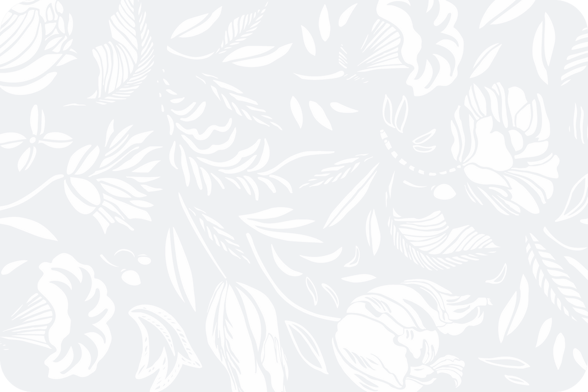 Tischset Transparente aus glattem Kunststoff mit hellgrauem Grund und weißen floralen Blüten- und Blattmustern