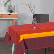 Textile Tischdecke aus Kunststoff in Rot mit orangefarbenem Rand und geprägtem Rautenmuster für Tische