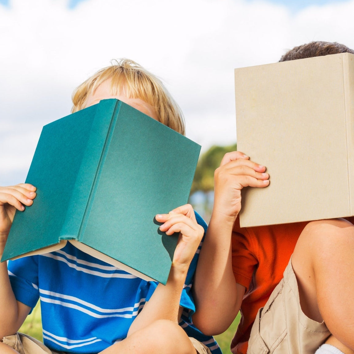 Buchfolie glänzend, transparente selbstklebende Schutzfolie für Bücher und Hefte, reißfest und abwischbar