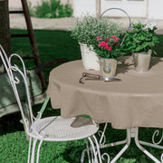 Gartentischdecke Taupe aus strukturiertem PVC mit matter Oberfläche und sauber eingefasstem Rand