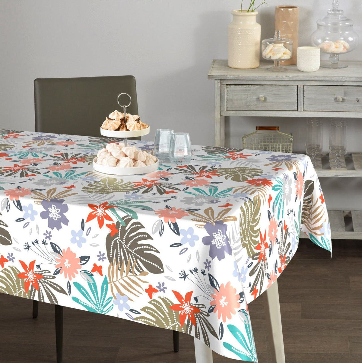 Wachstischdecke Blumen aus beschichtetem Material mit buntem Blumen- und Blättermuster, abwischbar