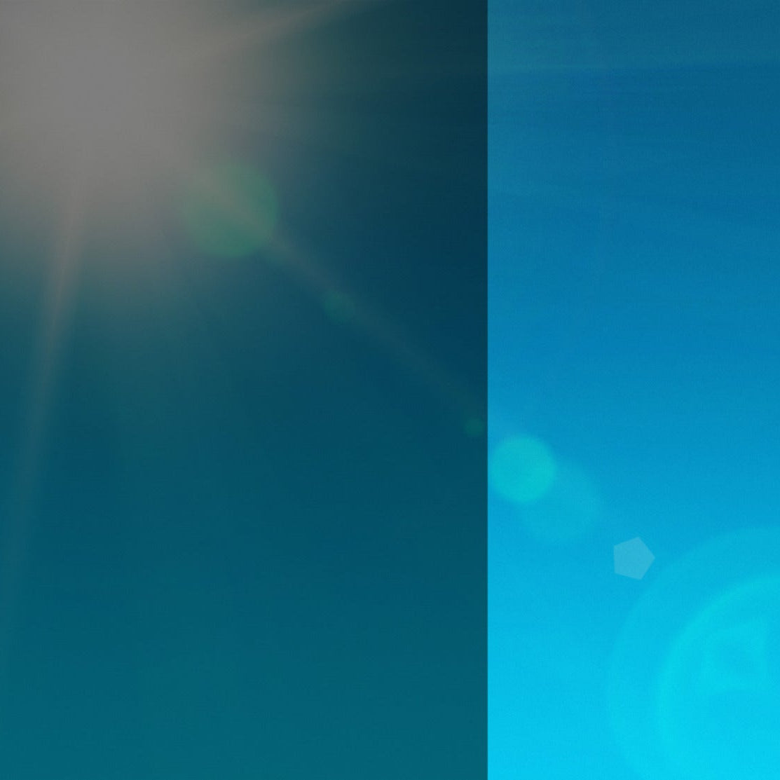 selbstklebende Spiegelfolie in blau-türkiser, spiegelnder Optik mit glänzender Oberfläche und Sichtschutzfunktion