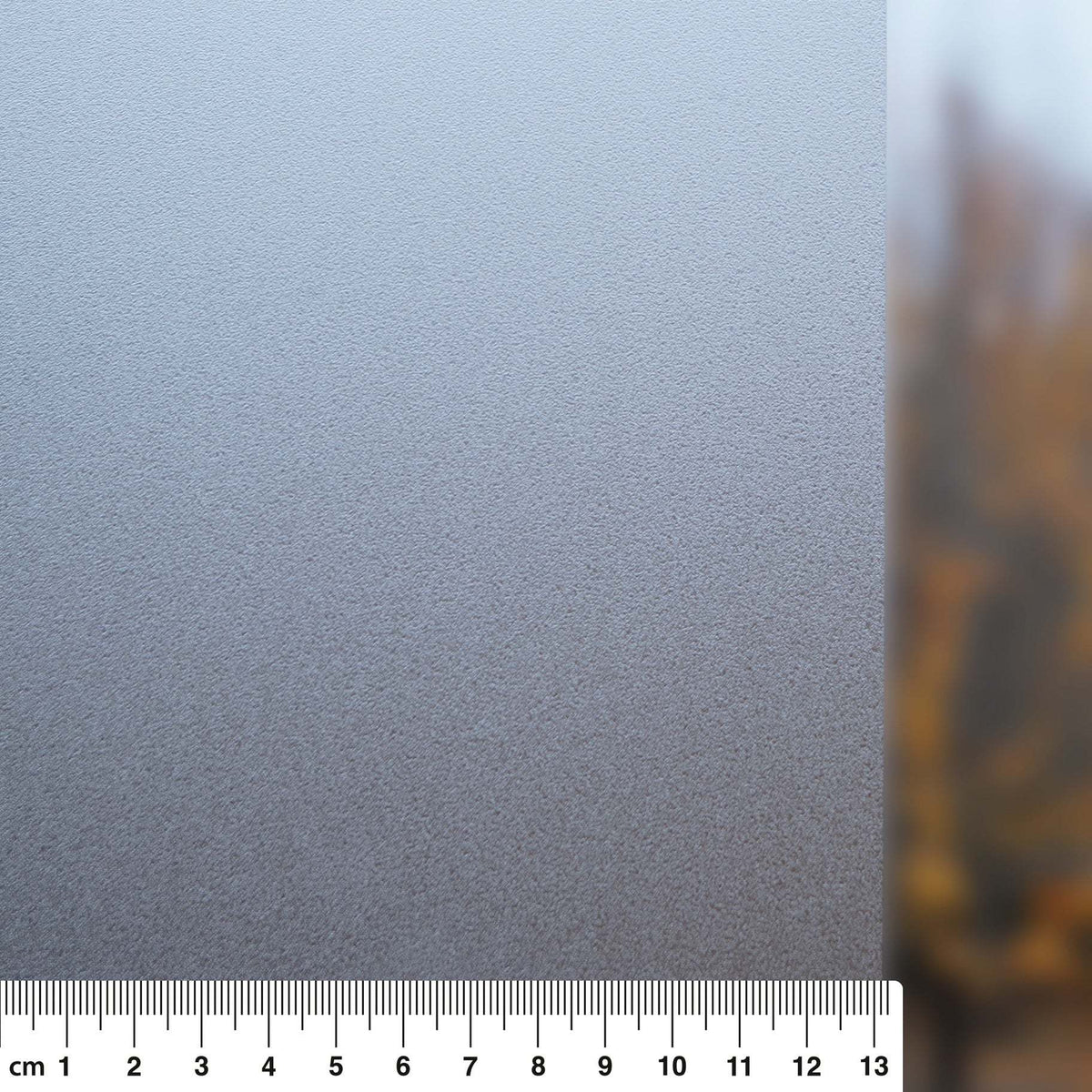 Vitrostatic Sichtschutzfolie in sandfarbener, blickdichter PVC-Struktur mit feiner, körniger Oberfläche